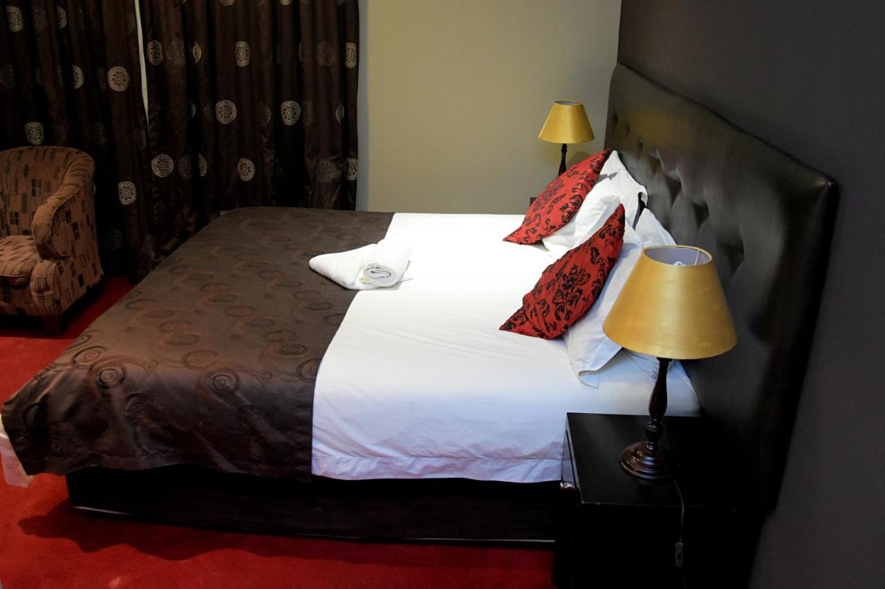 โฮตัน เกสท์ เฮ้าส์ Hotel โจฮันเนสเบิร์ก ภายนอก รูปภาพ