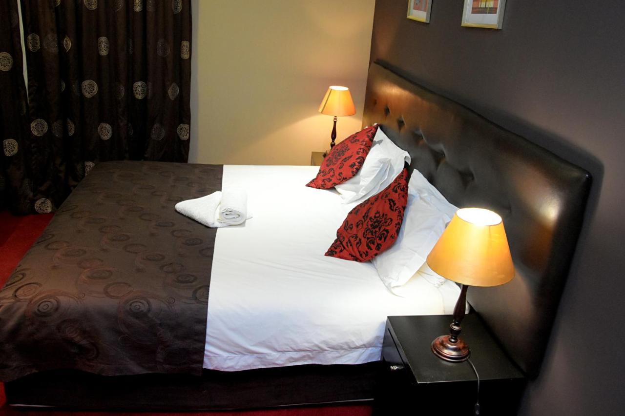 โฮตัน เกสท์ เฮ้าส์ Hotel โจฮันเนสเบิร์ก ภายนอก รูปภาพ