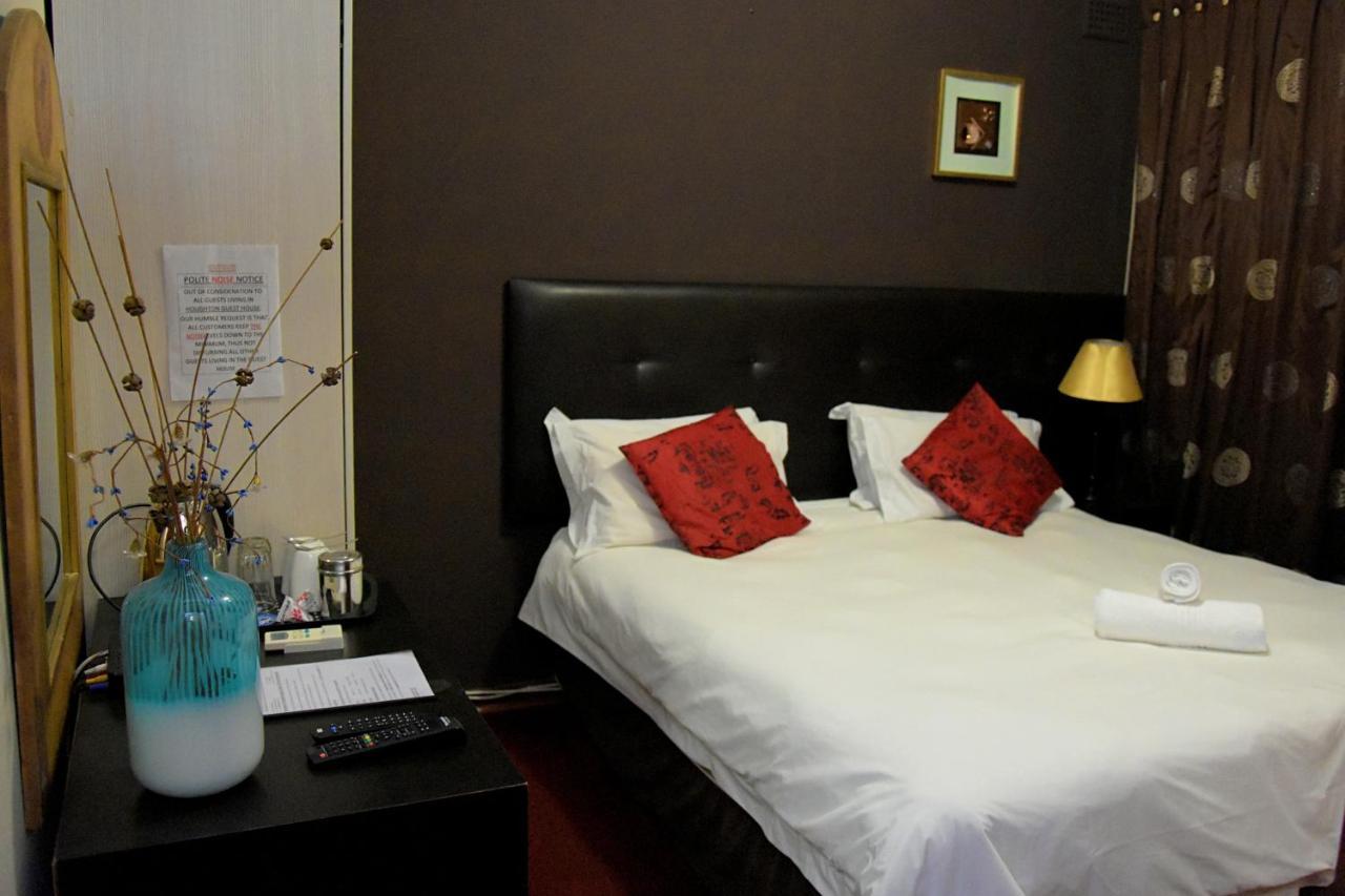 โฮตัน เกสท์ เฮ้าส์ Hotel โจฮันเนสเบิร์ก ภายนอก รูปภาพ