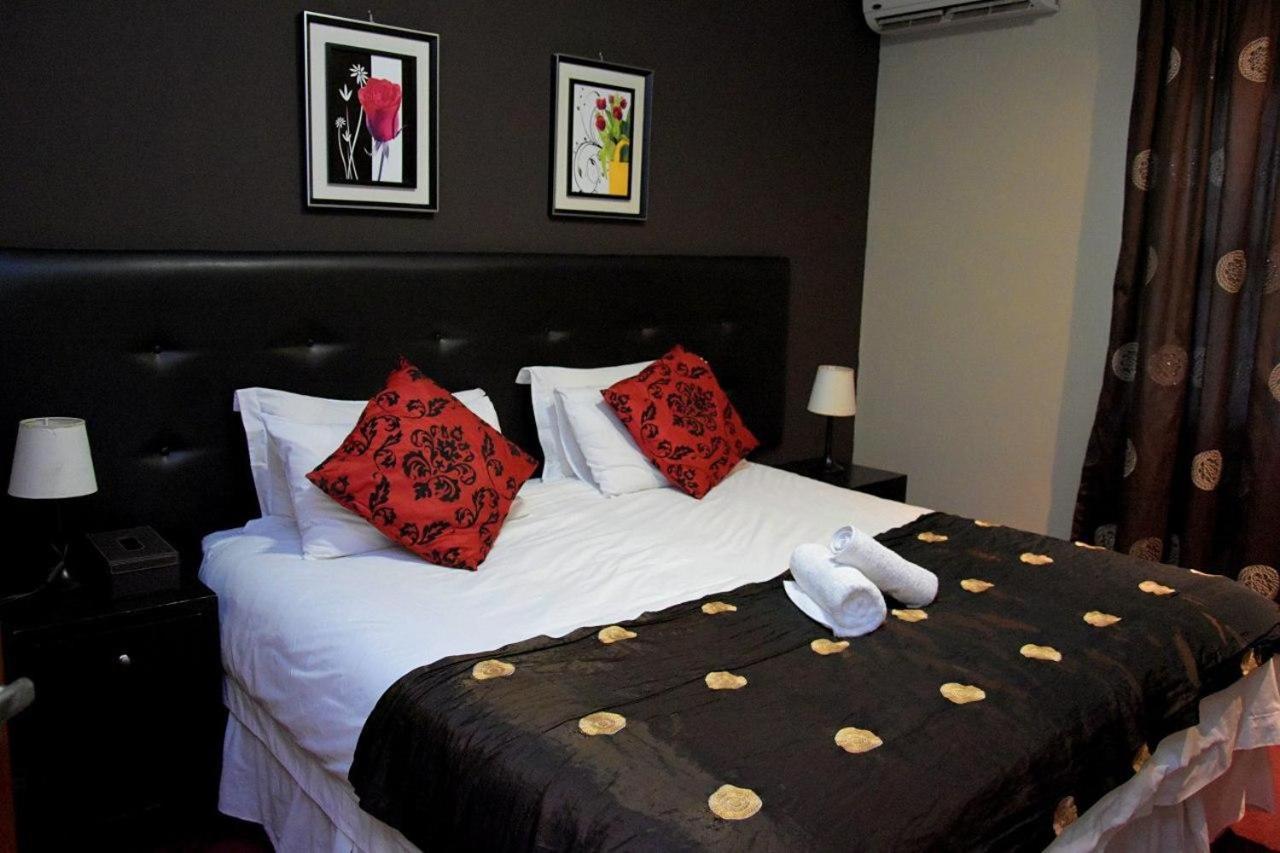 โฮตัน เกสท์ เฮ้าส์ Hotel โจฮันเนสเบิร์ก ภายนอก รูปภาพ