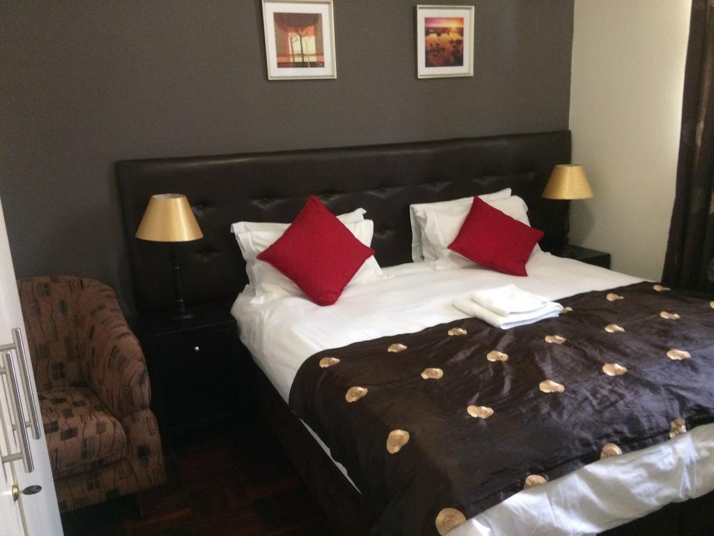 โฮตัน เกสท์ เฮ้าส์ Hotel โจฮันเนสเบิร์ก ภายนอก รูปภาพ